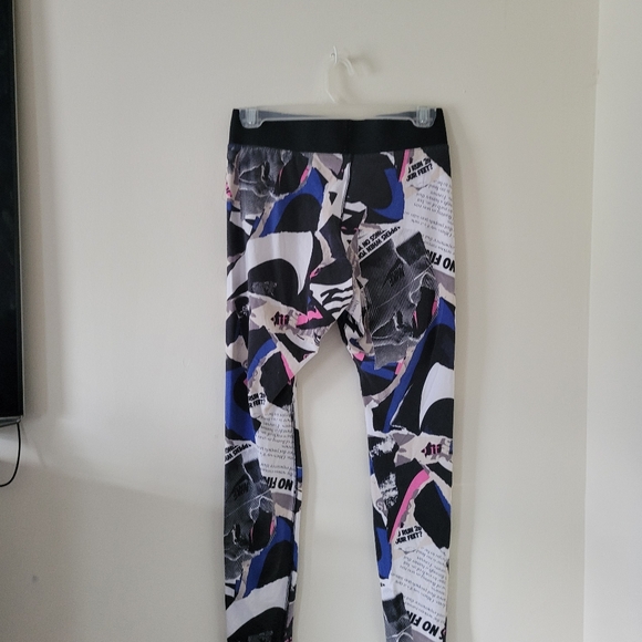 Nike Newspaper Graphic Leggings - Picture 7 of 9